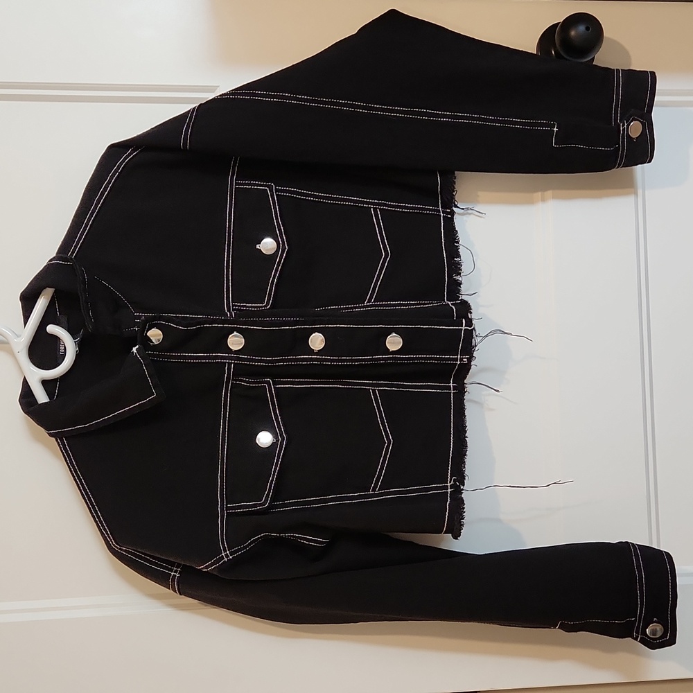 Forever 21 Black Cropped Distressed Jean Jacket Size Small